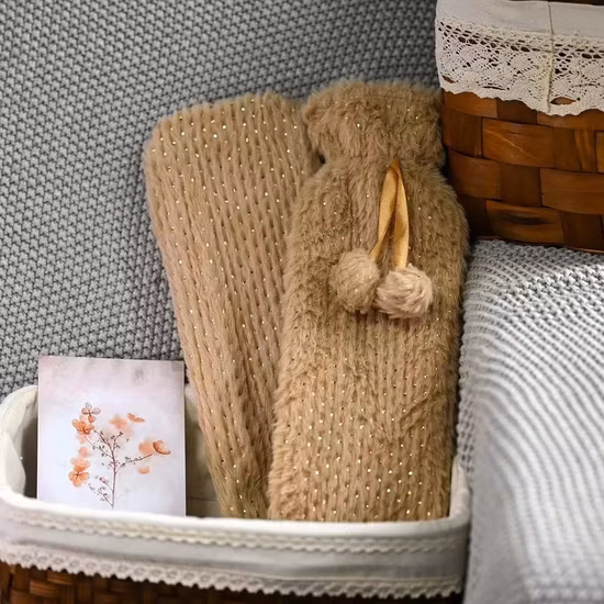 Longue enveloppe thermique pour bouillotte pour la santé avec housse en fausse fourrure